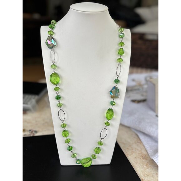 Vintage Green Glass Beaded Necklace With Faceted Details & Silver-Tone Links - Picture 8 of 10
